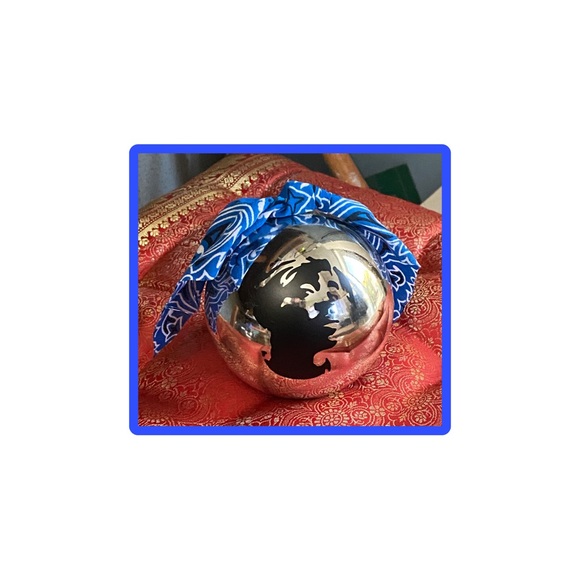 Tupac Bandana 4” Shatterproof Holiday Ornament - Picture 1 of 4